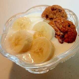 チョコクッキーとバナナの蜂蜜バニラヨーグルト